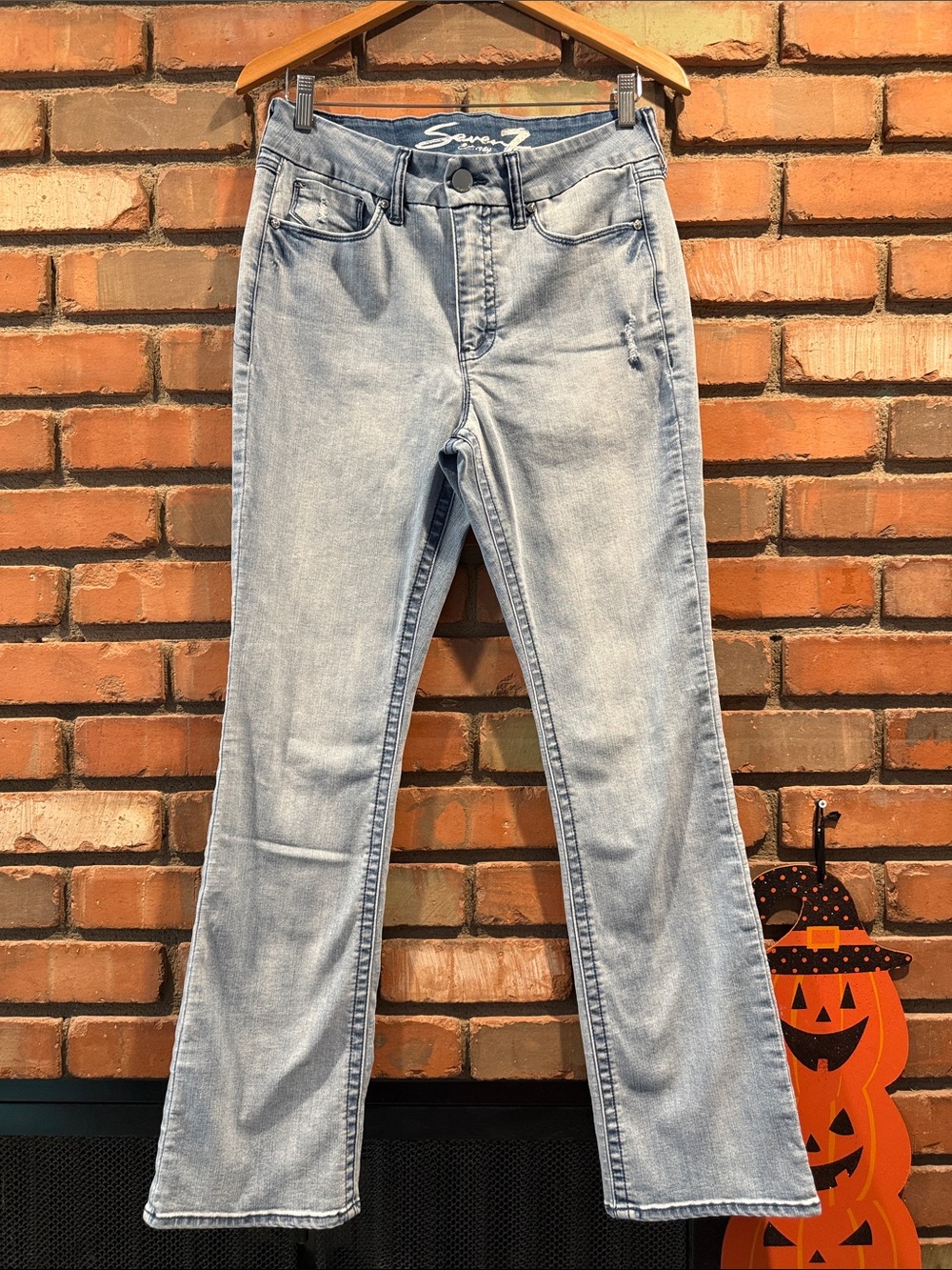 Seven7 Light Wash Women's Straight Leg Jeans